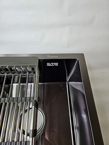 Мойка кухонная из нерж стали черная Diadonna 440*440 c дозатором ,коландером и сифоном в комплекте