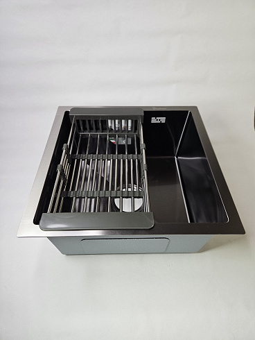 Мойка кухонная из нерж стали черная Diadonna 440*440 c дозатором ,коландером и сифоном в комплекте