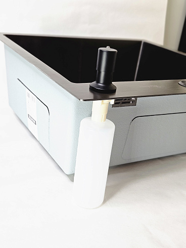 Мойка кухонная из нержавеющей стали черная Diadonna 50x50 c дозатором ,коландером и сифоном в комплекте