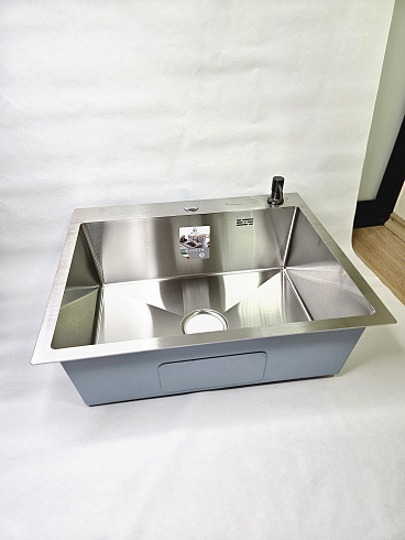 DS6050 Кухонная мойка 600*500*200mm , нержавеющая сталь с сифоном